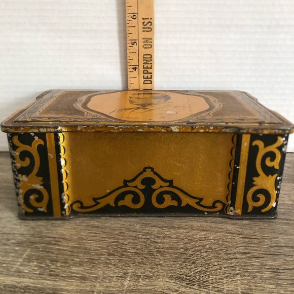 Vtg King Edward VIII Cremona Toffee Tin - Picture 12 of 15